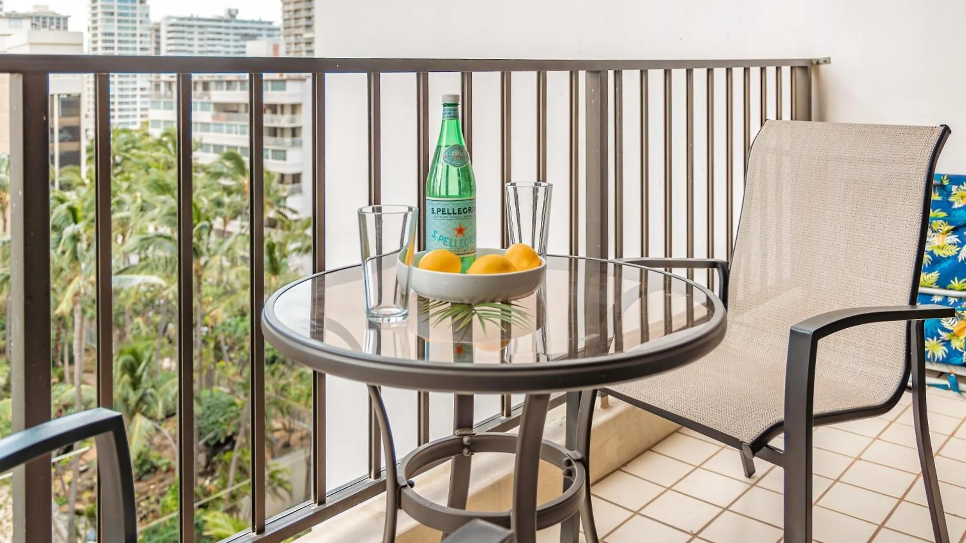 Waikiki Banyan Cozy Condo Suite - Ocean View With Free Parking! Honolulu