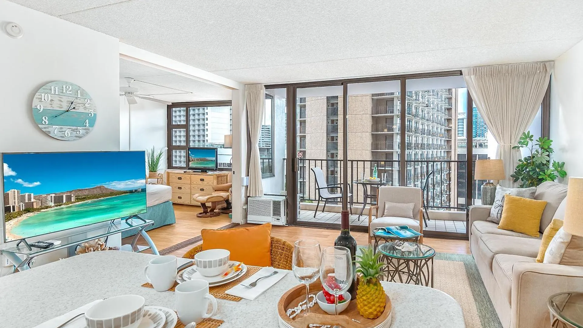 Waikiki Banyan Cozy Condo Suite - Ocean View With Free Parking! Honolulu