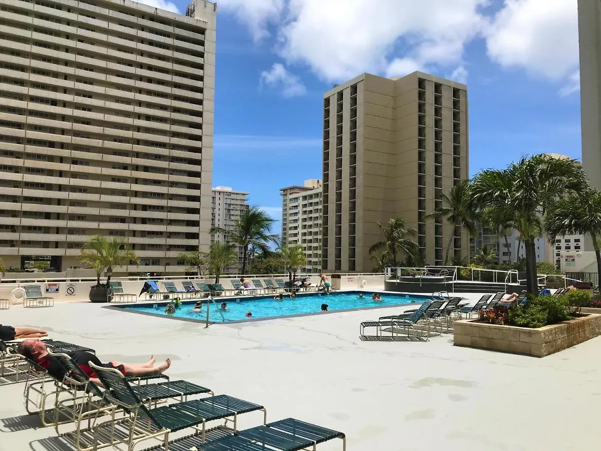 Waikiki Banyan Cozy Condo Suite - Ocean View With Free Parking! Honolulu