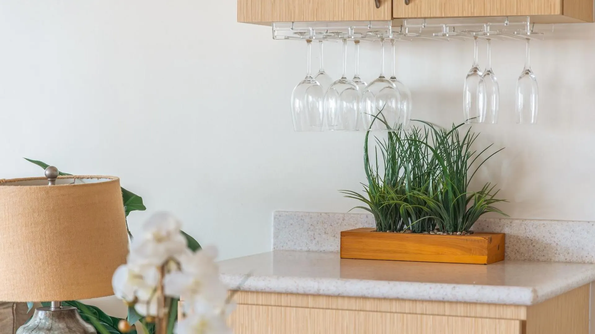 Waikiki Banyan Cozy Condo Suite - Ocean View With Free Parking! Honolulu