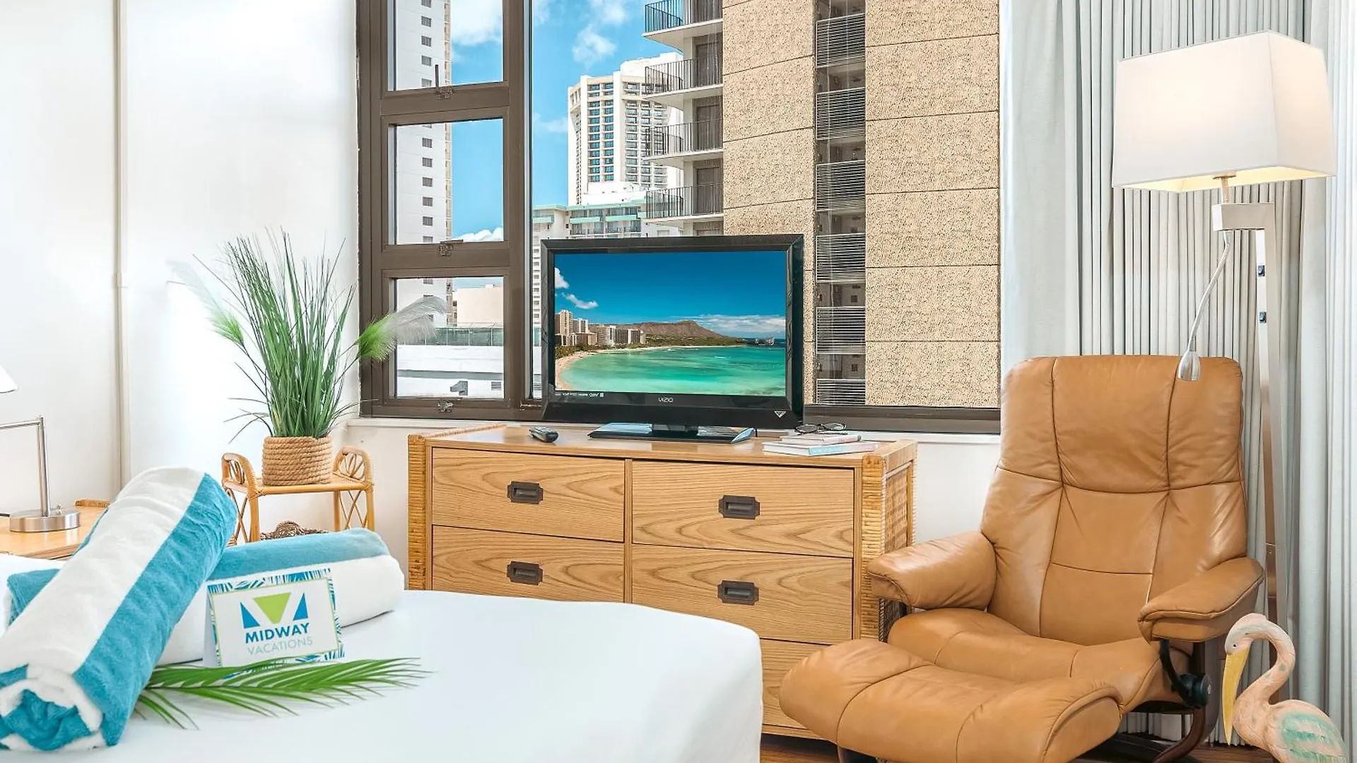 Waikiki Banyan Cozy Condo Suite - Ocean View With Free Parking! Honolulu Apartment